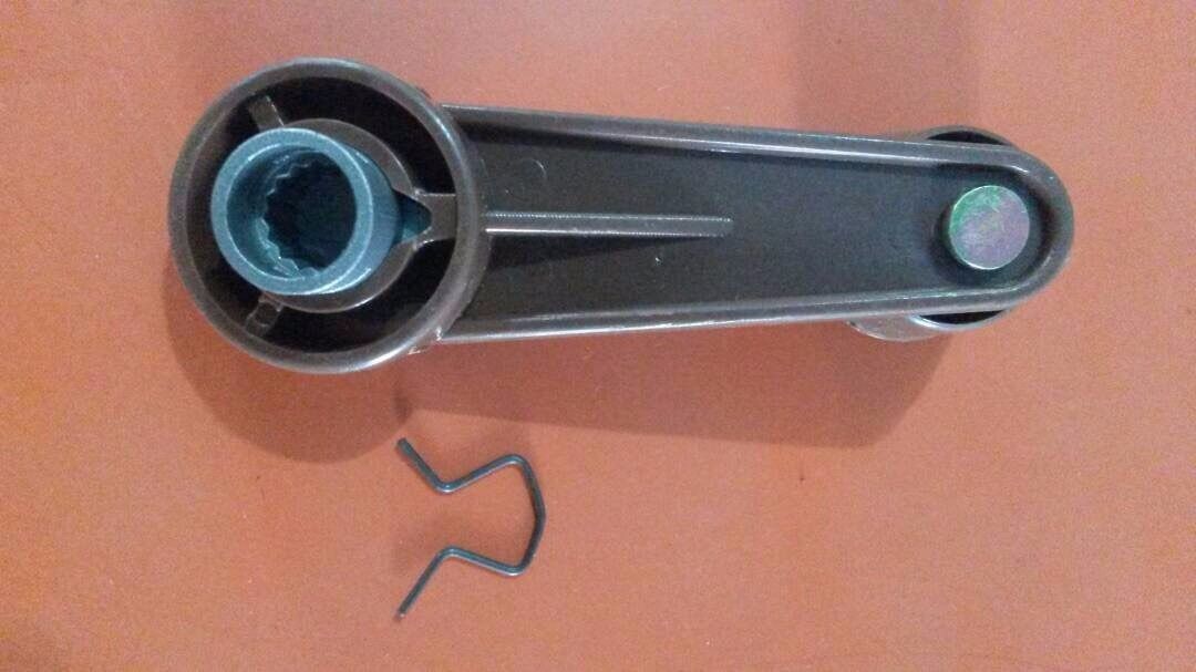 Manecilla para subir vidrio toyota corolla 1982 - 2002 / hilux 1979 - 2004 fresado metal gris
PRECIOS INCLUYEN I.S.V.